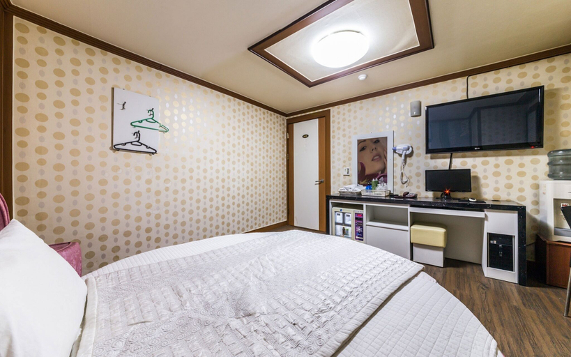 Bedroom 4, Sinseoldong Mong, Dong-daemun