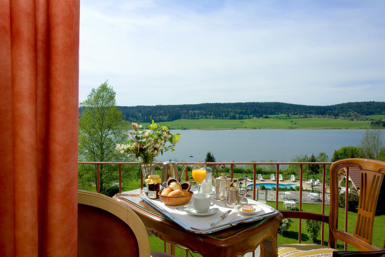 Others, Hôtel Le Lac, Doubs