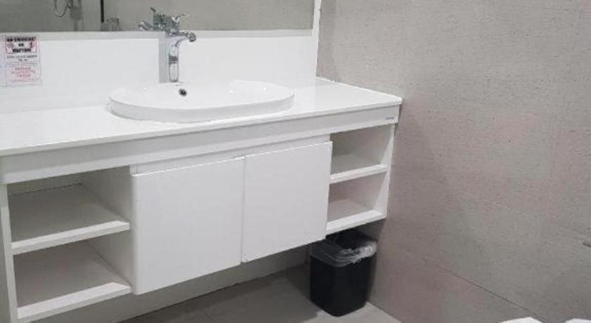Bathroom 4, Travelite Hotel Legarda, Baguio City