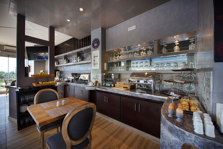 Food & Drinks 5, Angelo Del' Arte Estate, Ionian Islands