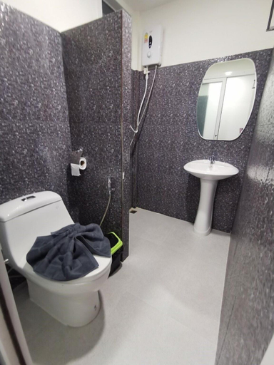 Bathroom 3, At Thara Aonang, Mueang Krabi
