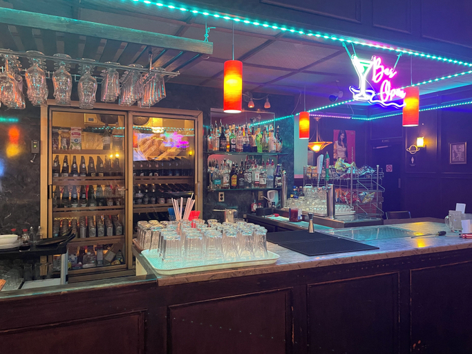 Food & Drinks 4, アウトルック モーター ホテル, Division No. 11