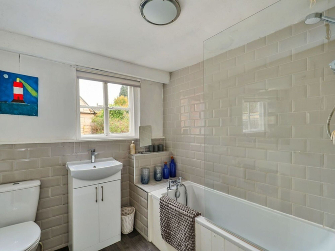 Bathroom 3, Luxury Stone Painswick Retreat for 6, Gloucestershire