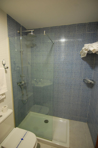 Bathroom 3, Hostal El 36, Toledo