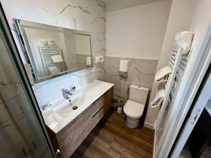 Bathroom 4, Hotel Le Bon Port, Pyrénées-Orientales