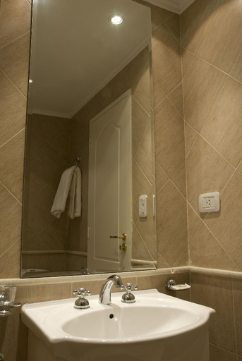 Bathroom, Quinta & Suites Apart Hotel, Capital