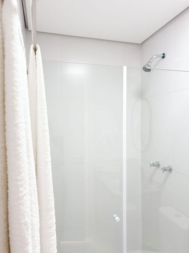 Bathroom 3, Spin Stays, São Paulo