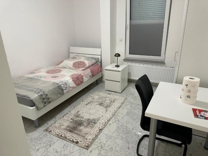 Bedroom 4, Haus Rosa Hostel Fremdenzimmer, Zollernalbkreis