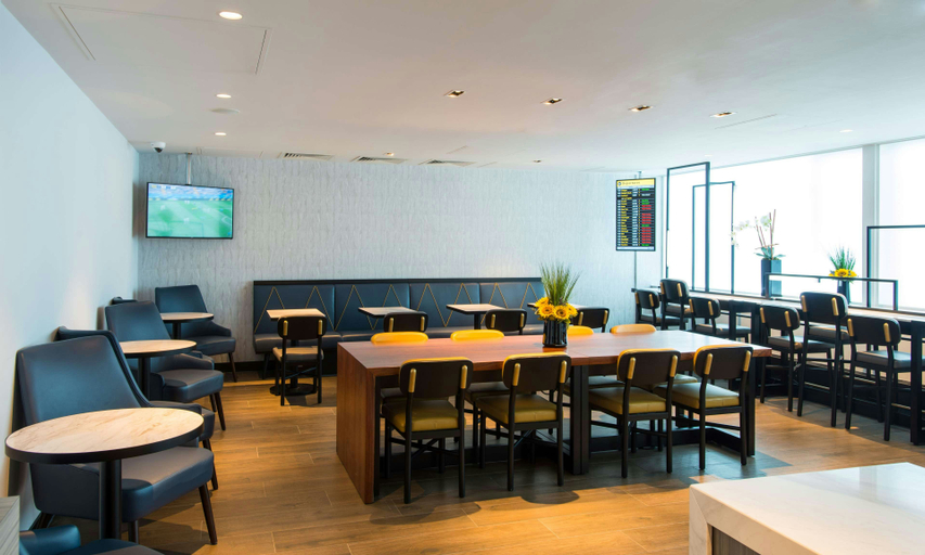 Food & Drinks, Aerotel London Heathrow T2 and T3, London