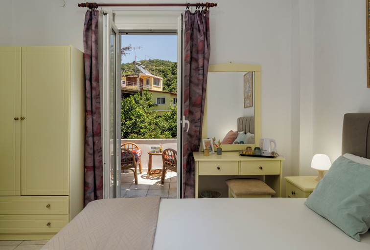 Bedroom 3, Theros Blu, Epirus