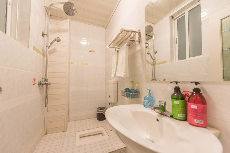 Bathroom, Meet Inn, Dali Bai