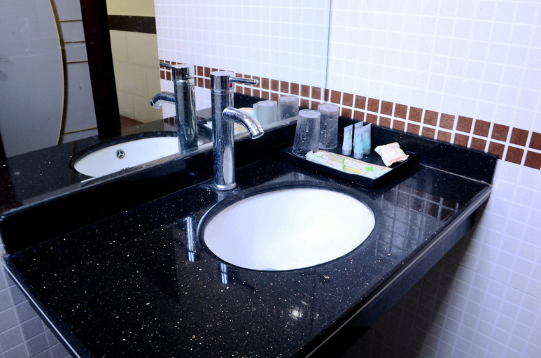 Bathroom 2, Jinboyue Business Hotel, Huizhou
