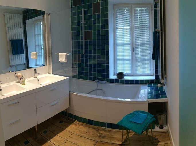 Bathroom 4, Maison d'Eclaibes, Nord