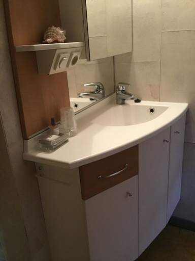 Bathroom 5, Wisteria, Vlaams Brabant