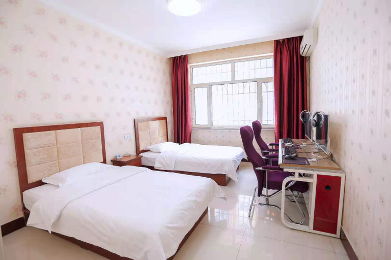 Bedroom 2, Decheng Business Hotel, Baynnur