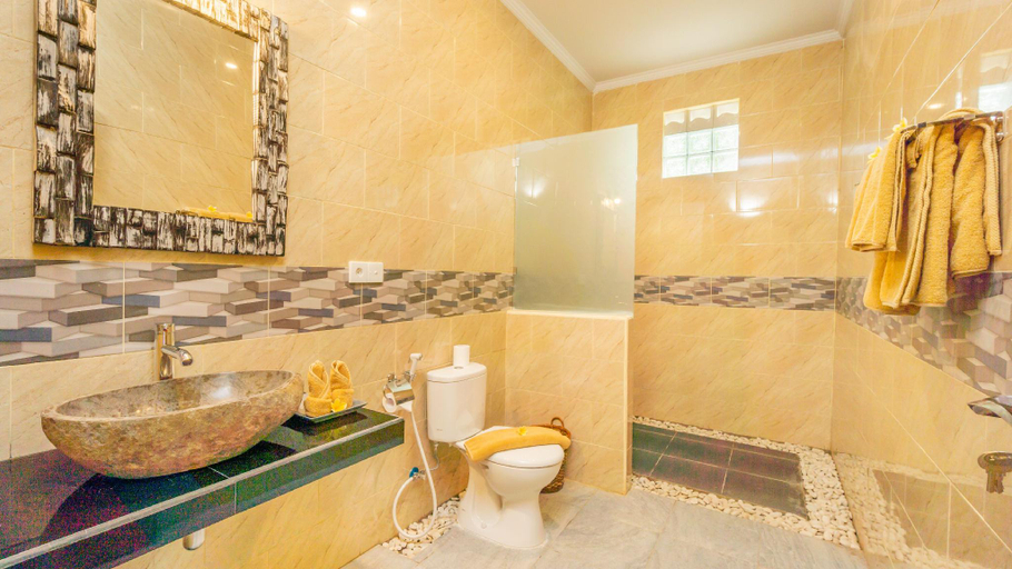 Bathroom 5, Abhirama Resort and Spa, Gianyar