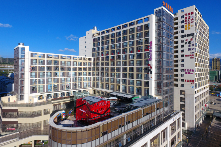 Exterior & Views