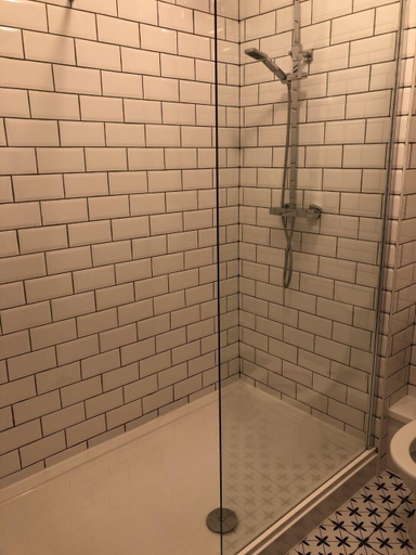 Bathroom 3, ミケランジェロズ, Gateshead