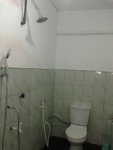 Bathroom 3, Star Rest Beach Hotel Arugambay, Pothuvil