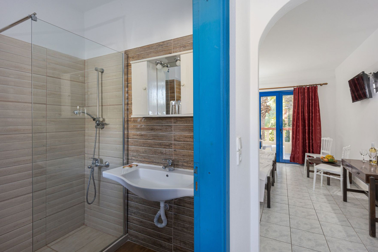 Bathroom 3, Palm Bay Hotel Sissi, Crete