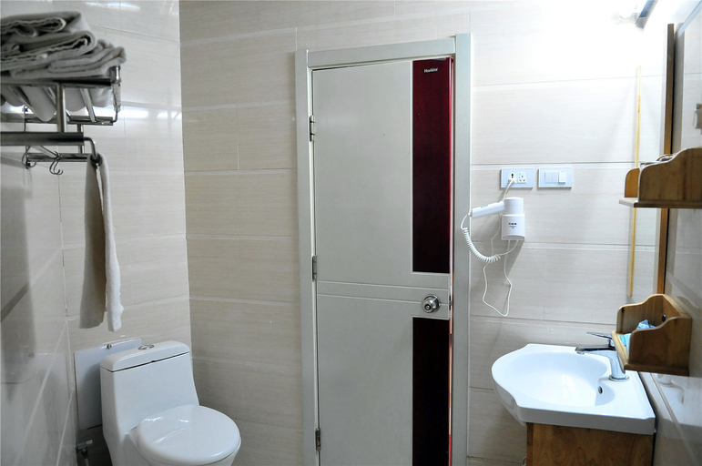 Bathroom 2, Jinli Traders Hotel, Dali Bai