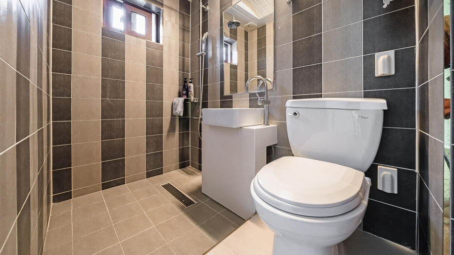 Bathroom 4, Geojedo Pilos Ocean View Pension, Geoje