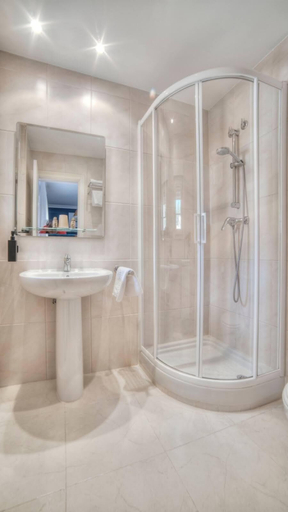Bathroom, Pura Vida Pirineos, Huesca