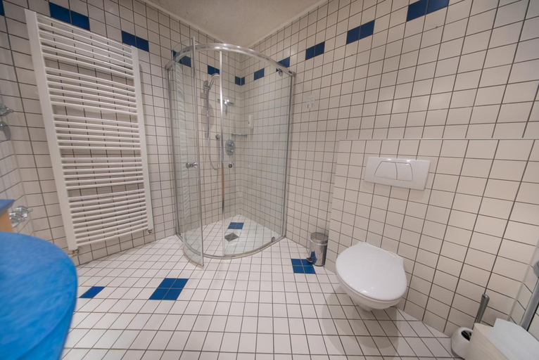 Bathroom 4, Hotel Suderelbe, Hamburg