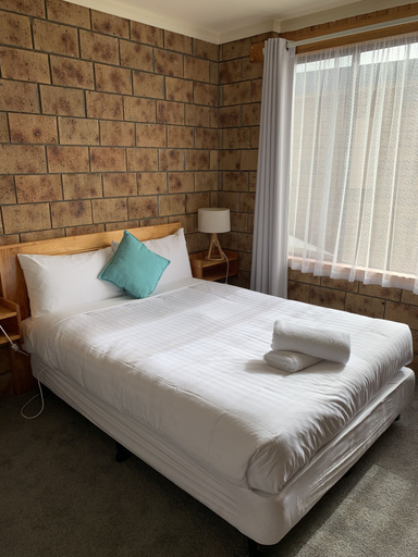 Bedroom 3, Kellraine Holiday Units, Break O'Day