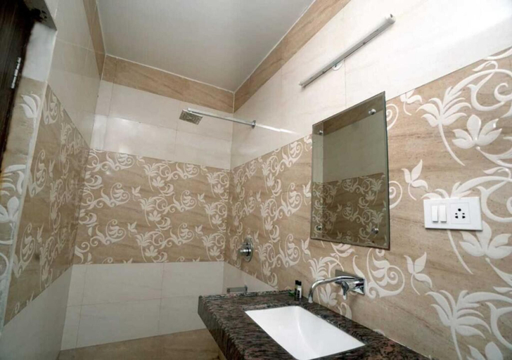 Bathroom, Hotel Maggo, Bharatpur