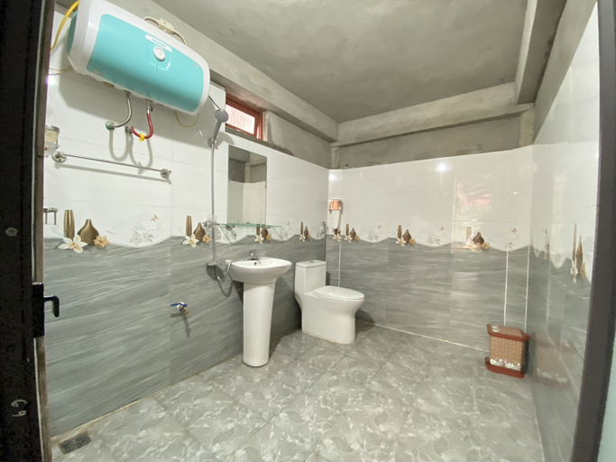 Bathroom 3, Duy Tuyen Ba Be Homestay Free BBQ, Ba Bể