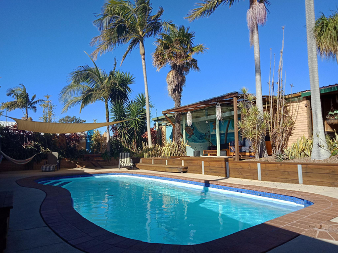 Sport & Beauty, Ozzie Pozzie Backpackers, Port Macquarie-Hastings - Pt A