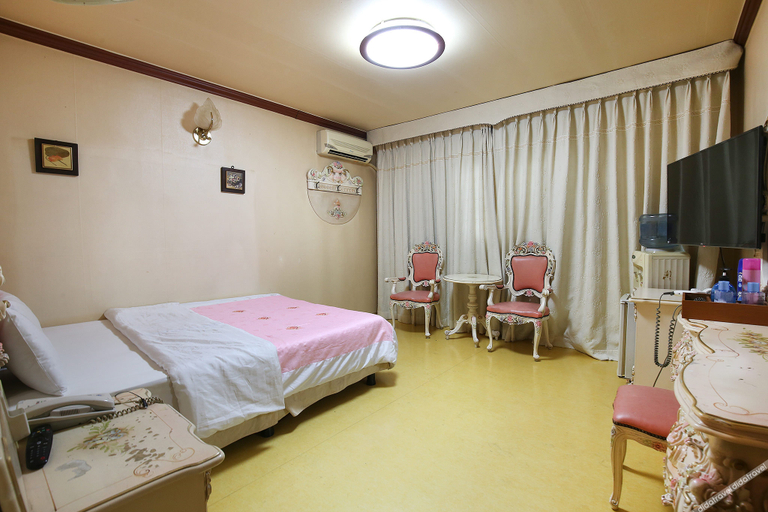 Bedroom 2, Daejeon Yongjeon Boryeong Motel, Dong