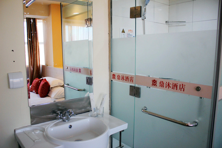 Bathroom 2, Dingmu Express Hotel, Jinzhou