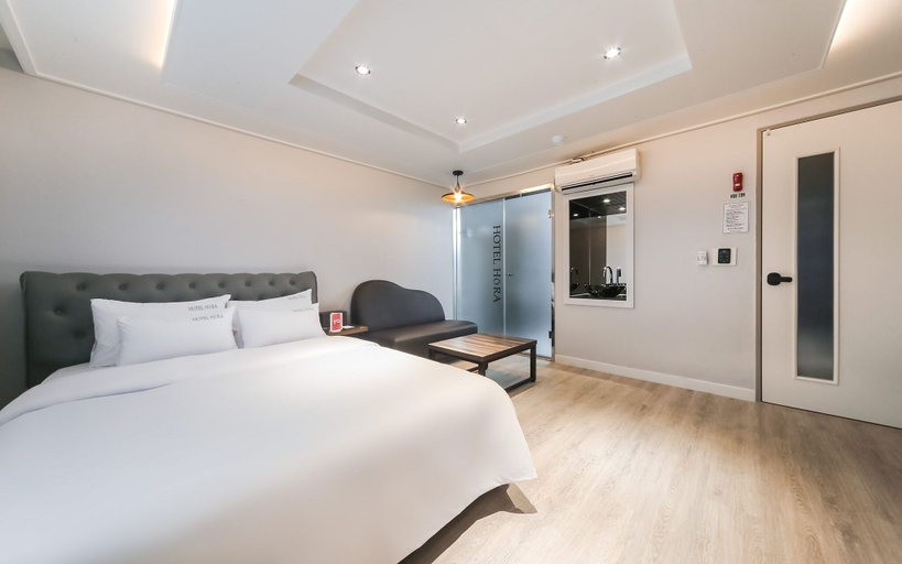 Bedroom 2, Tongyeong Hotel Hora, Tongyeong