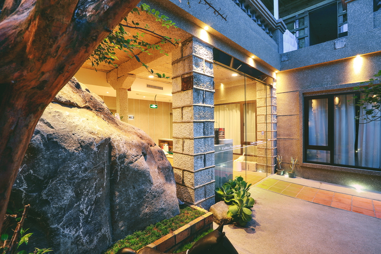 Exterior & Views