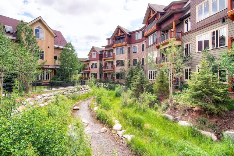 Exterior & Views 2, Waterhouse 5109, Summit