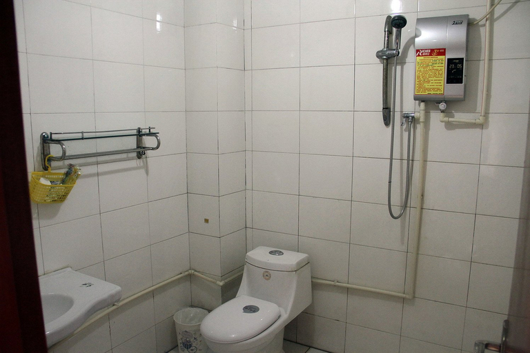 Bathroom 2, Jixiang Ruyi Business Hotel, Jinan