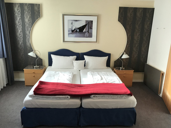 Bedroom 3, Schafers Hotel, Cloppenburg