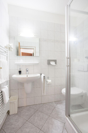Bathroom 5, TM Hotel Dortmund Airport, Unna