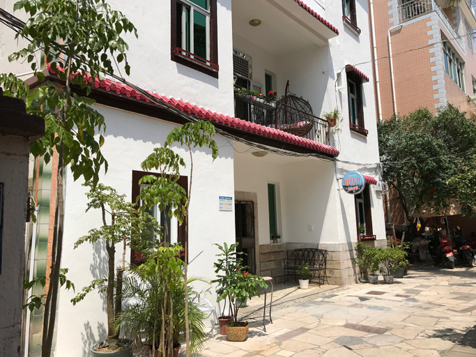 Exterior & Views