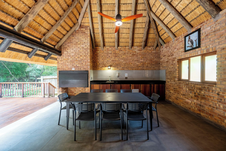 Dining 2, Kruger 268 - Luxury Self-Catering, Ehlanzeni