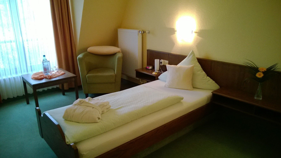 Bedroom 2, Landhotel Vierjahreszeiten, Rhön-Grabfeld