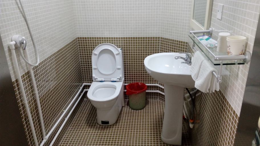 Bathroom 3, Baiyangdian Weinan Hotel, Baoding