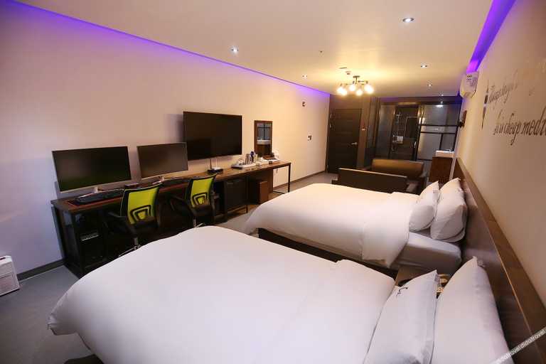 Bedroom 2, Jincheon Lou Hotel, Eumseong