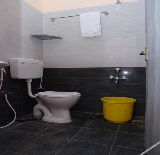 Bathroom, Hotel Suryaa Grand, Viluppuram