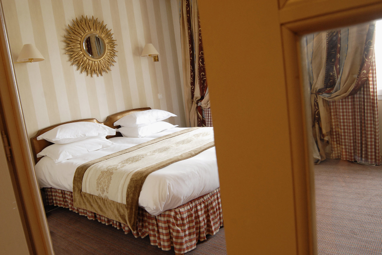 Bedroom 2, Yeuse, Charente