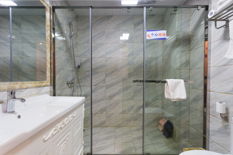 Bathroom 3, Funing Baofeng Business Hotel, Yancheng