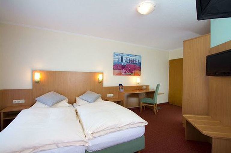 Bedroom 5, Landgasthof Allerparadies, Celle