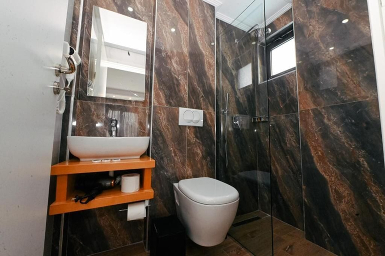 Bathroom 4, Bianco Hotel, Sarandës